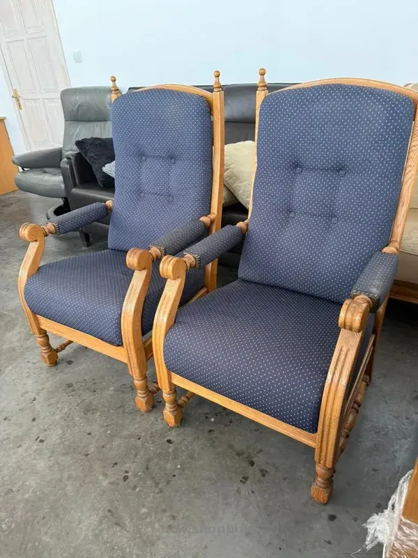 Пара дубових крісел в класичному стилі - btw.shopping