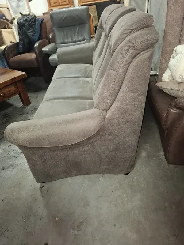 🛋️ Стильний та комфортний 3-місний диван - btw.shopping