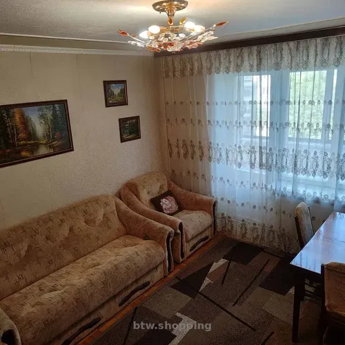 Продається трьох кімнатна квартира.