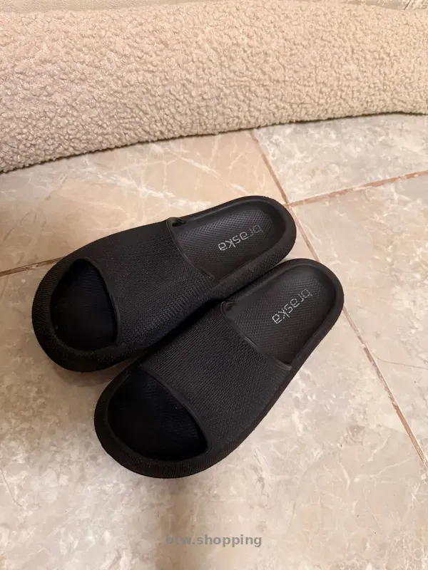 Чорні тапочки Braska - btw.shopping