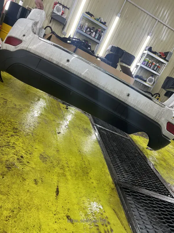 Продам задній  бампер jeep grand cherokee wk2 - btw.shopping