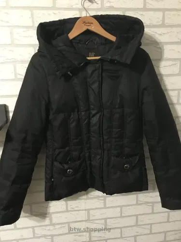 Чёрный женский пуховик/куртка.
