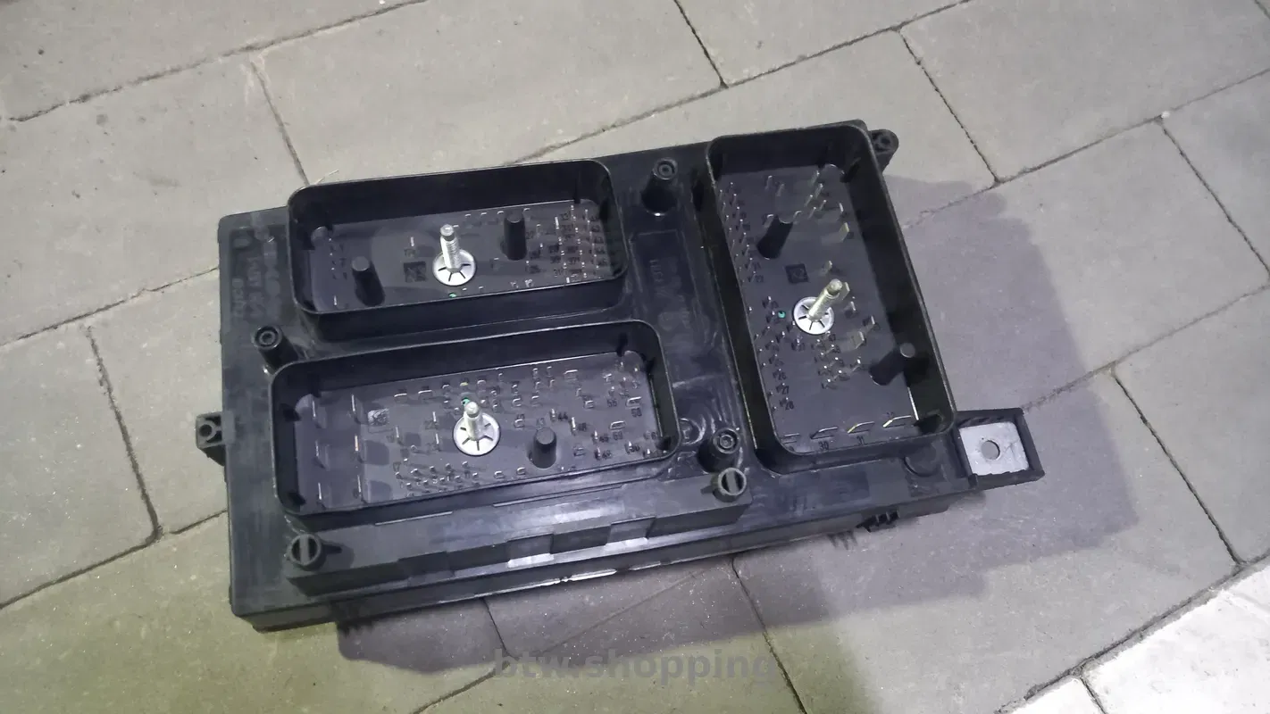 Блок запобіжників Opel Astra H Zafira B 13206748 GU Hella - btw.shopping