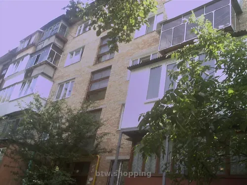 Отд. комнату   девушке 1300 гр\ Месяц - м " Голосевская"