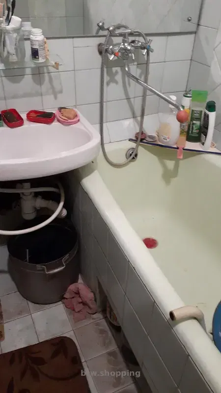 Отд. комнату   девушке 1300 гр\ Месяц - м " Голосевская" - btw.shopping