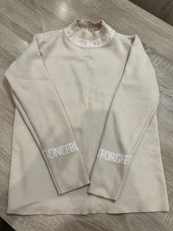 Джинсы и свитер в подарок - btw.shopping