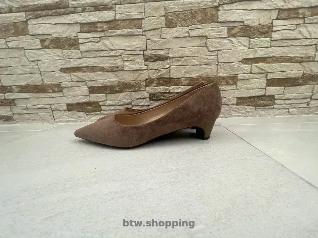 Жіночі туфлі , човники на низькому підборі - btw.shopping