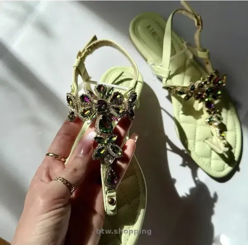 Босоніжки жіночі