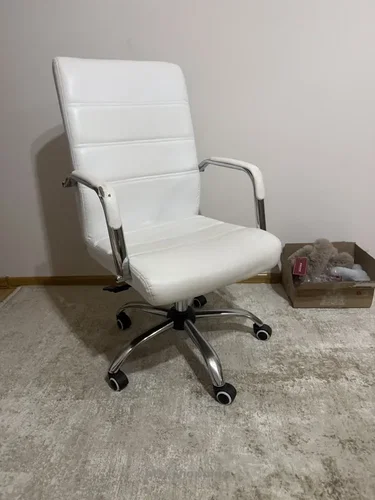 Крісло офісне біле