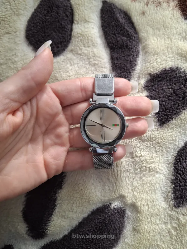 Кварцовий наручний годинник - btw.shopping