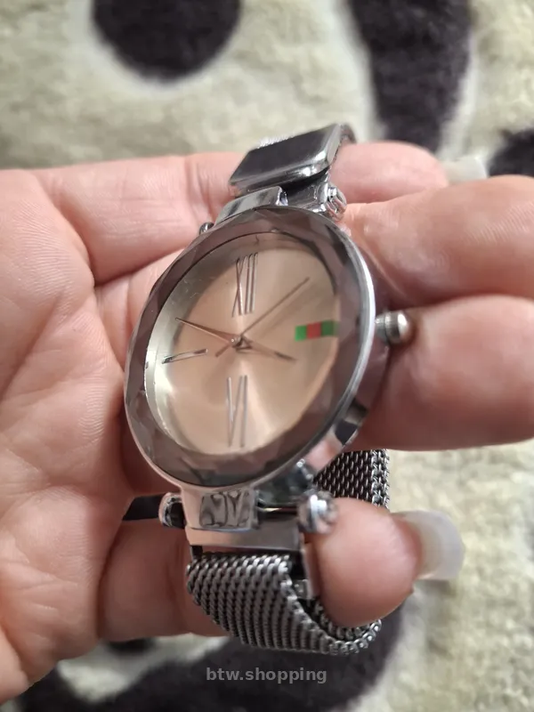 Кварцовий наручний годинник - btw.shopping