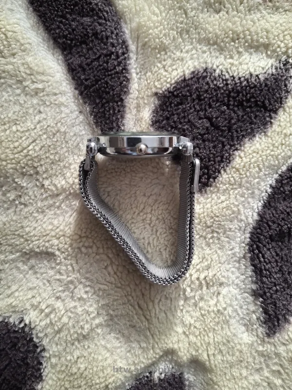 Кварцовий наручний годинник - btw.shopping