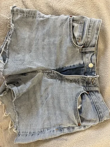 Продаю джинсові шорти