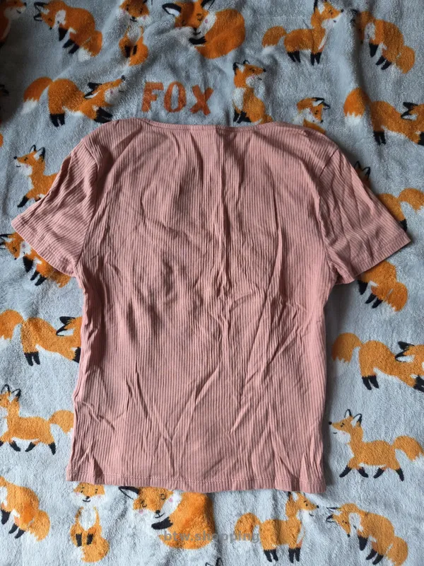 укорочена футболка з вирізом - btw.shopping