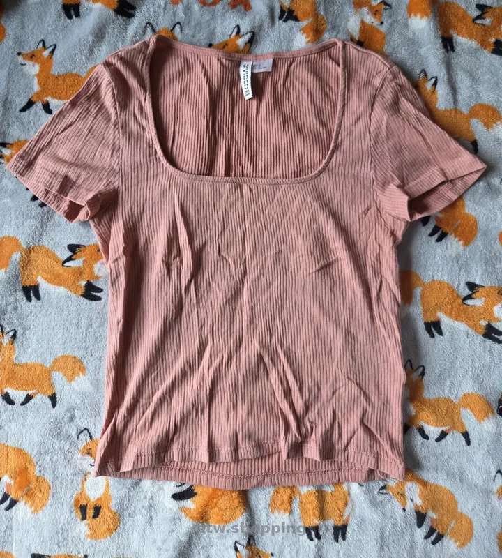 укорочена футболка з вирізом - btw.shopping