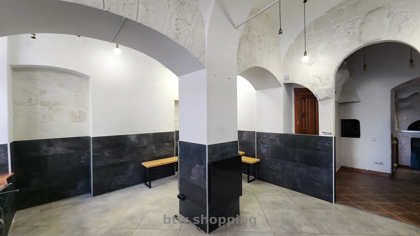 Оренда комерційного приміщення в історичному центрі Львова - btw.shopping