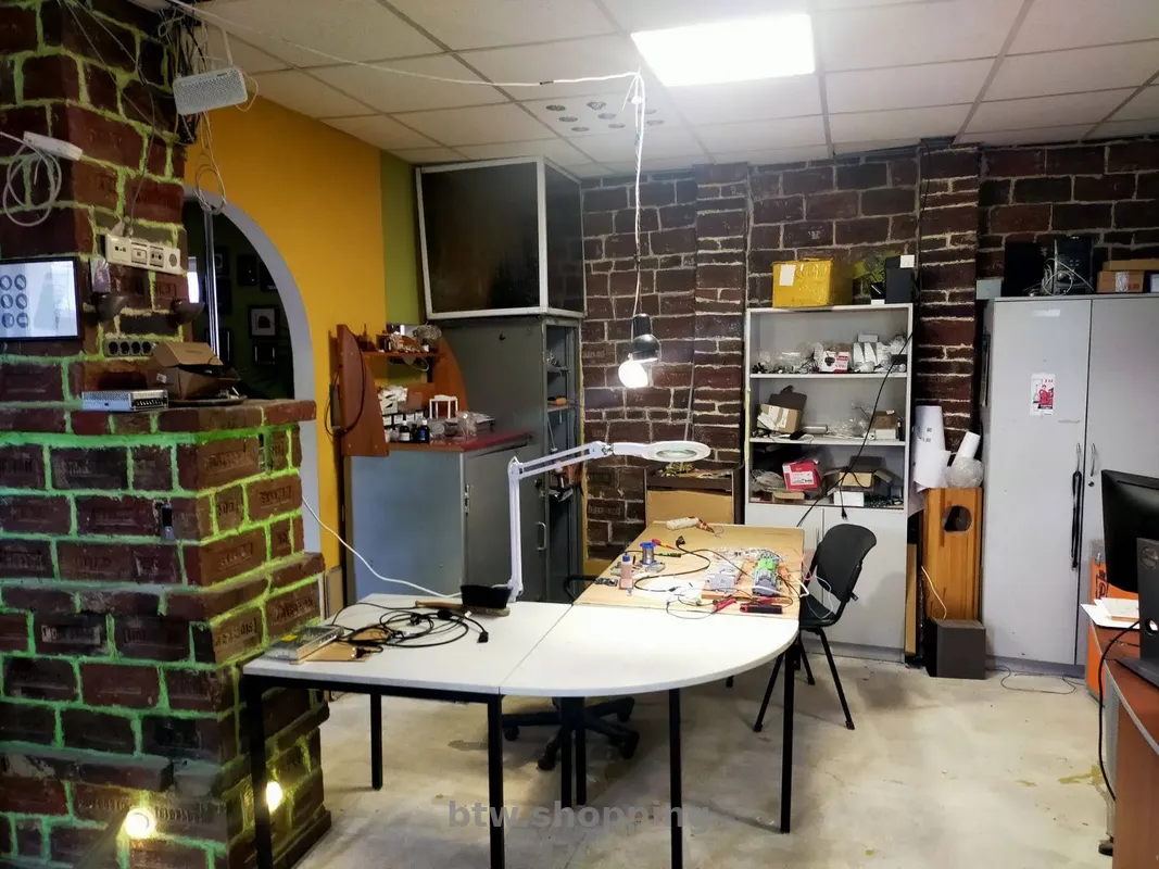 Окрема комерційна будівля вул. Лобачевського, 4 - btw.shopping