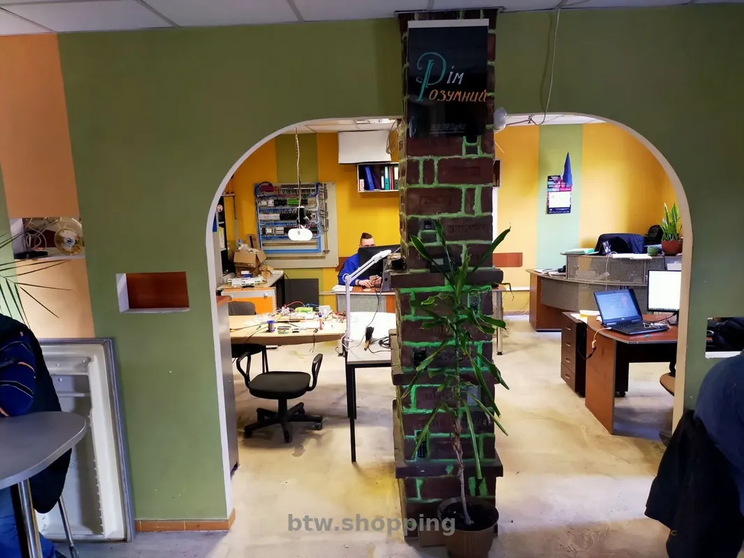 Окрема комерційна будівля вул. Лобачевського, 4 - btw.shopping