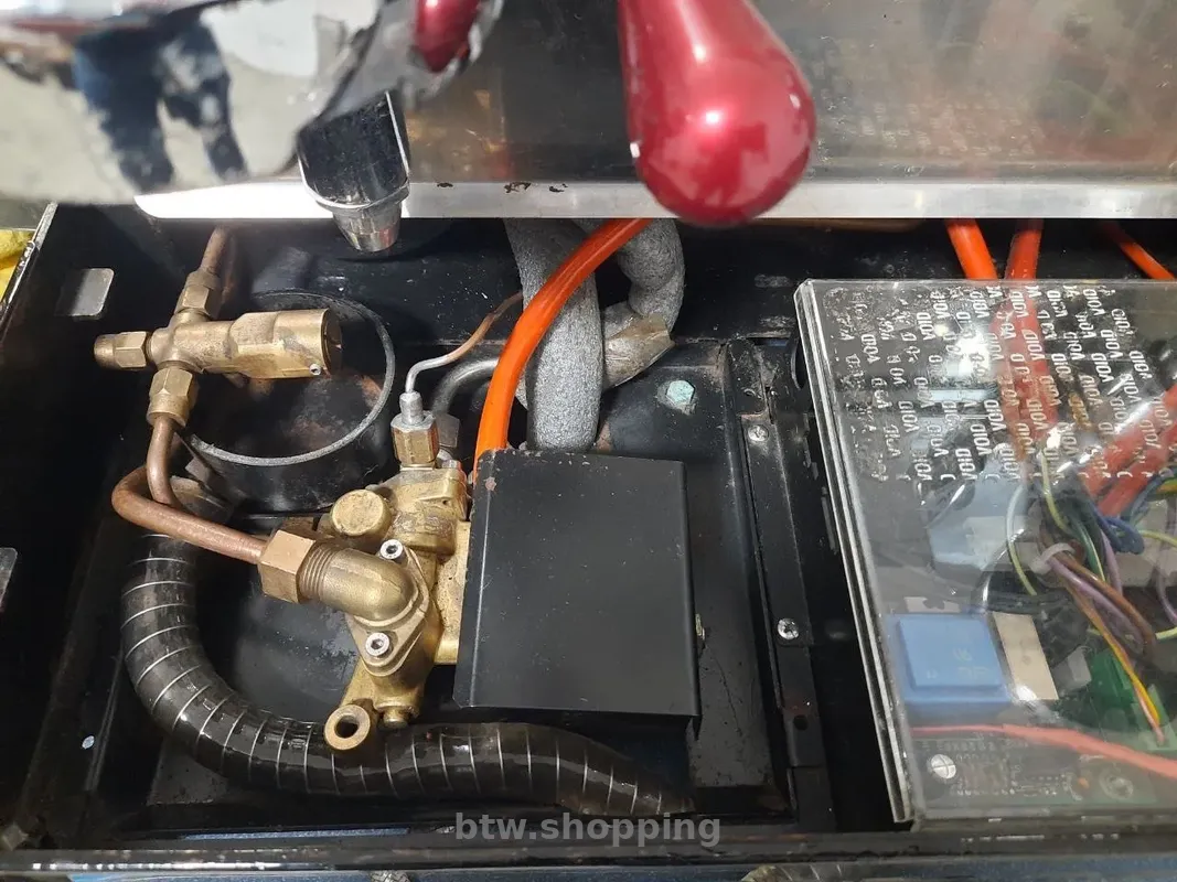 Професійна кавомашина - btw.shopping