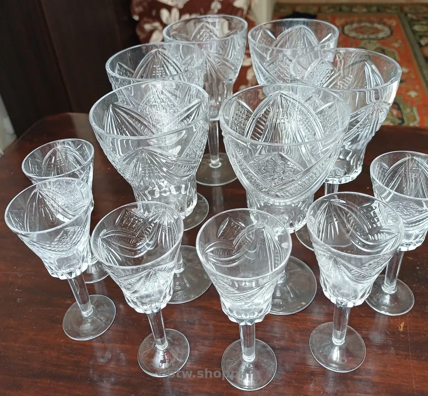 Гарний комплект кришталевих фужерів та чарок на 6 персон - btw.shopping