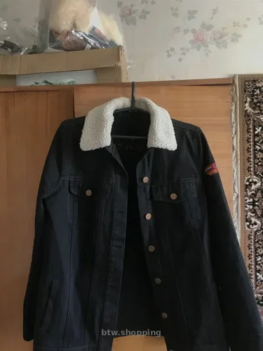 Чёрная джинсовая куртка джисовка