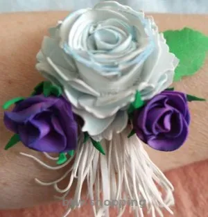 Квітковий браслет,  бутон'єрка  на руку(на випускний,   вечірку ...) - btw.shopping