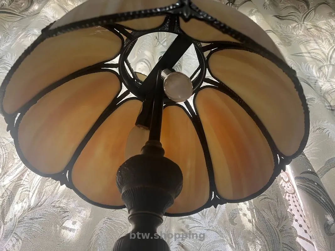 Вишукана настільна лампа в легендарному стилі Tiffany - btw.shopping
